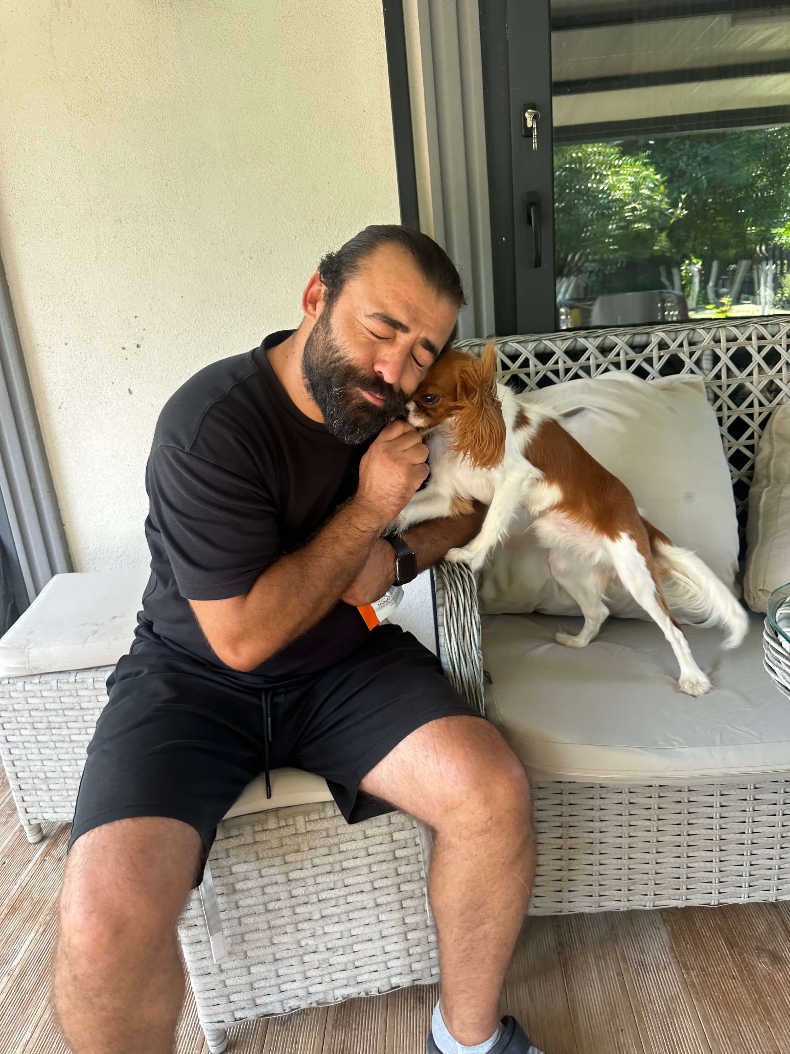 Patilerin Dünyası'nda eğitmen ve köpek arasında sıcak bir an